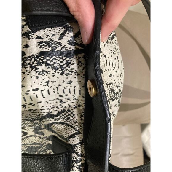 MARC BY MARC JACOBS LEATHER ANIMAL PRINT SHOULDER BAG (ASIS) - Picture 15 of 16